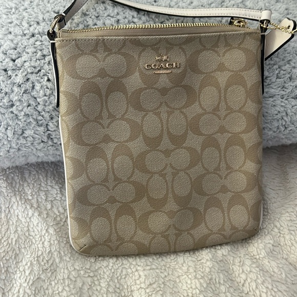 Coach crossbody - Picture 1 of 6